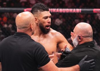 Walker on ‘desert’ answer that ended UFC 294 fight: ‘I was losing my mind’