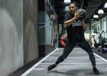 A Guide To The Southpaw Stance In MMA