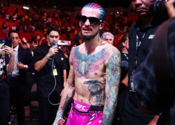 Midnight Mania! Armed Police Disrupt ‘Suga’ Show