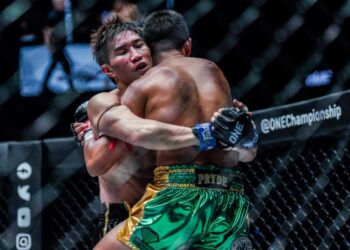 How To Perfect The Body Clinch Throw In Muay Thai