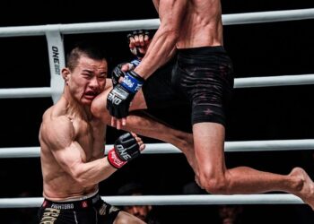 What Is The Scissor Knee And How To Throw It