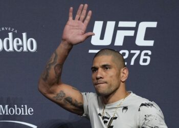 Bye! Alex Pereira returning to travel commitments (not training) as criticism mounts for UFC 313 performance