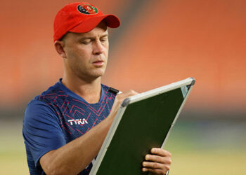ILT20 2025: Jonathan Trott, Shane Bond bolster Gulf Giants' coaching unit ahead of fourth season