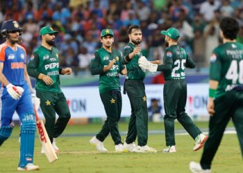 Asia Cup 2025: "India definitely is the favourite on Sunday" - Pakistan legend urges Salman Agha and Co. to back themselves in final