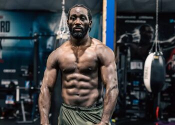 Crawford’s Jacked Physique Has Canelo Fans Terrified