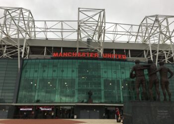 Manchester United warn fans against discriminatory chanting