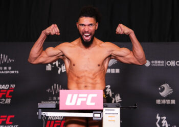 Midnight Mania! Caveman Walker Smashes UFC Deadlift Record | Video