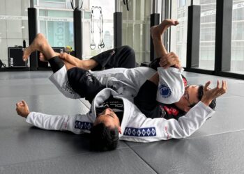 Here’s How to Use The Banana Split In BJJ