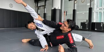 What Is The Stiff Arm Escape And How To Use It For BJJ