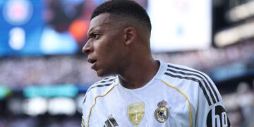 Kylian Mbappé Undergoes Knee Tests in Paris, Surgery Ruled Out