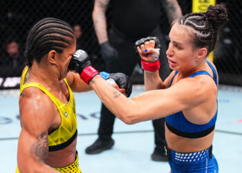 ‘Somebody messed up’ — UFC Seattle fighter forced to compete with two left-handed gloves, wins by knockout anyway