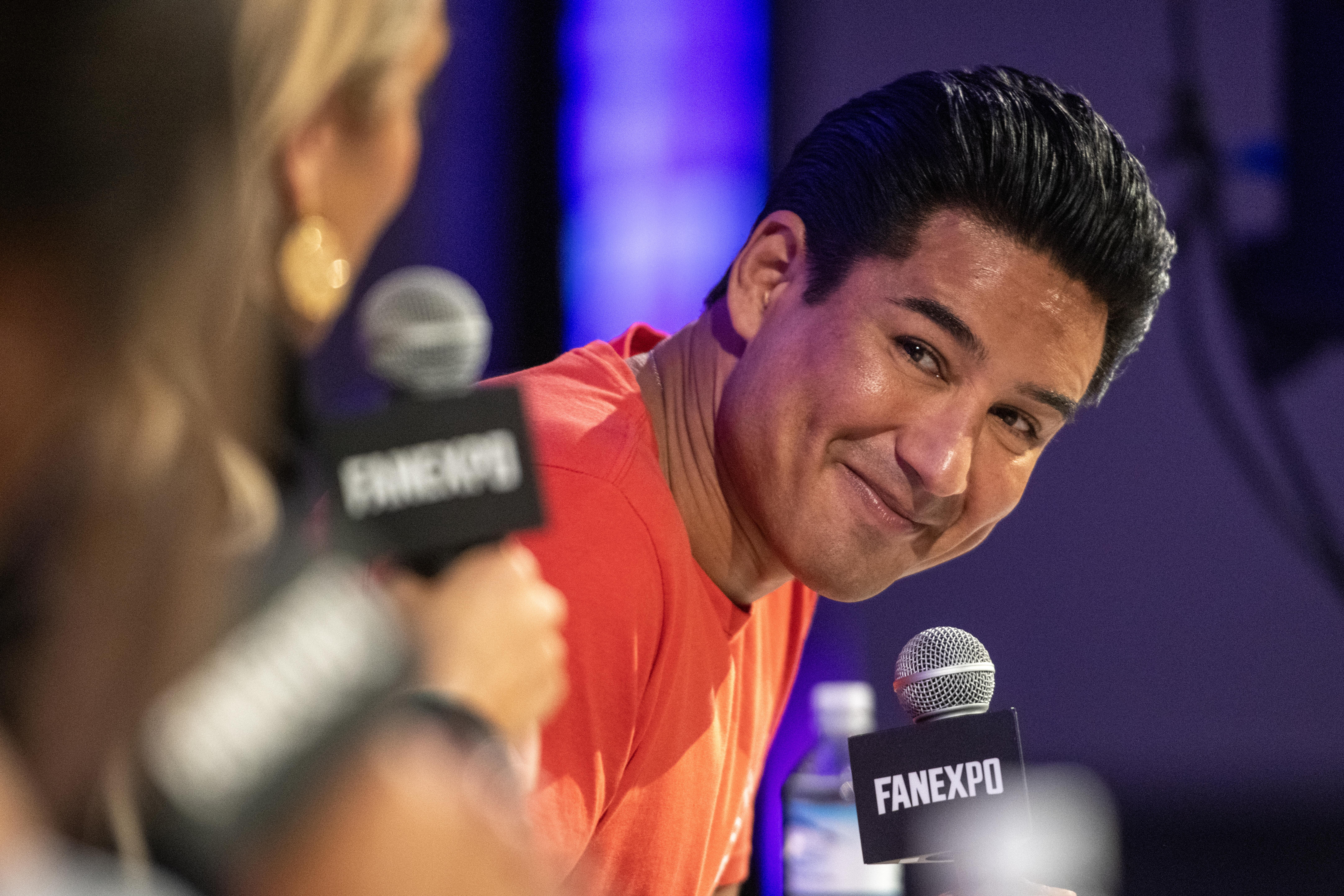 Slater from ‘Saved by the Bell’ gets to attend UFC White House (and you don’t)