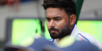 'He’s free from pressure of being India’s vice-captain in Tests and captain in IPL' - Sunil Gavaskar lauds Rishabh Pant after Day 1 heroics