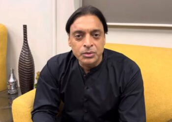 Shoaib Akhtar questions Babar after Razaullah knock