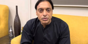 Shoaib Akhtar questions Babar after Razaullah knock
