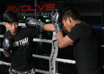 Your Complete Guide To The Muay Thai Long Guard